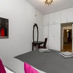 Central Warsaw Apartment - Great Location- Warsaw Stays- Freta